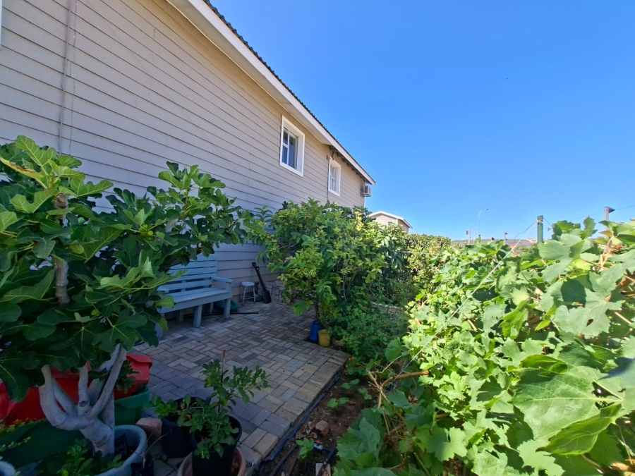 2 Bedroom Property for Sale in Hartenbos Central Western Cape